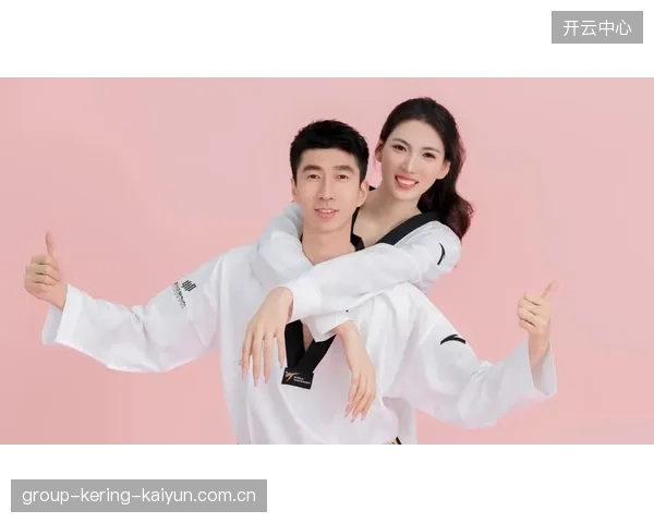 跆拳道选手现场被粉丝求婚：一场力量与爱意的瞬间交汇